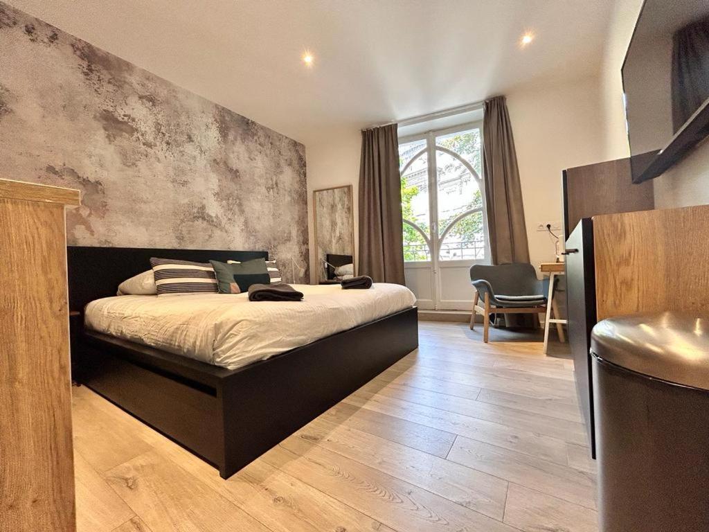 Tour D'Auvergne - Appartements En Plein Centre Ville, Proche De La Cathedrale Et De La Place De Jaude Clermont-Ferrand Ngoại thất bức ảnh